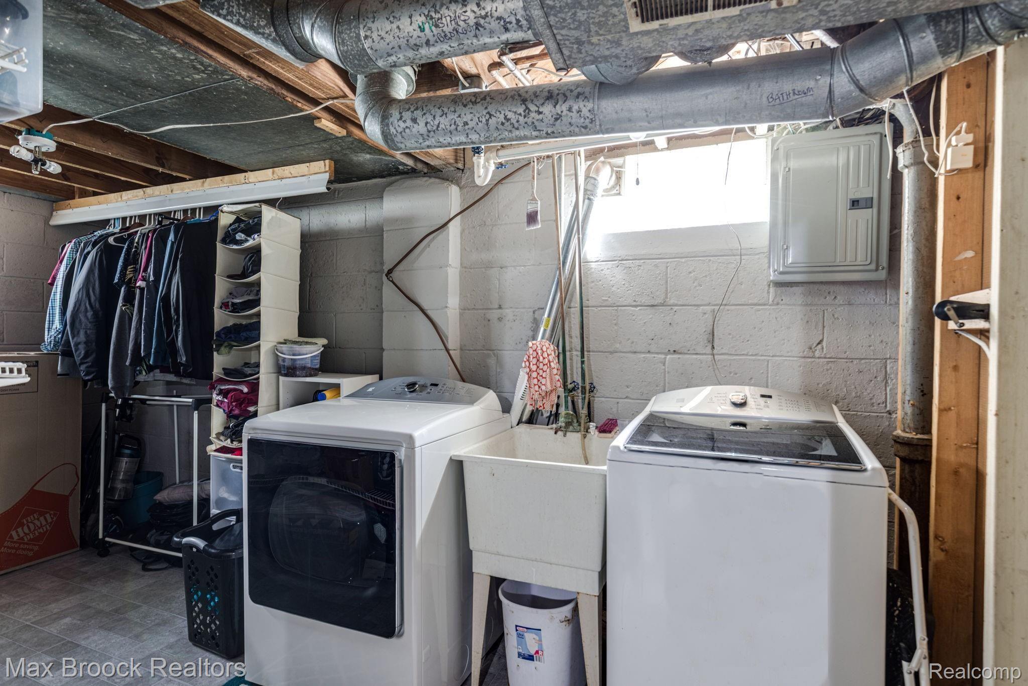 2289 Oxford Road Berkley, MI 48072 - Photo 28 of 35 2289+Oxford+Rd+Berkley-27-web.jpg