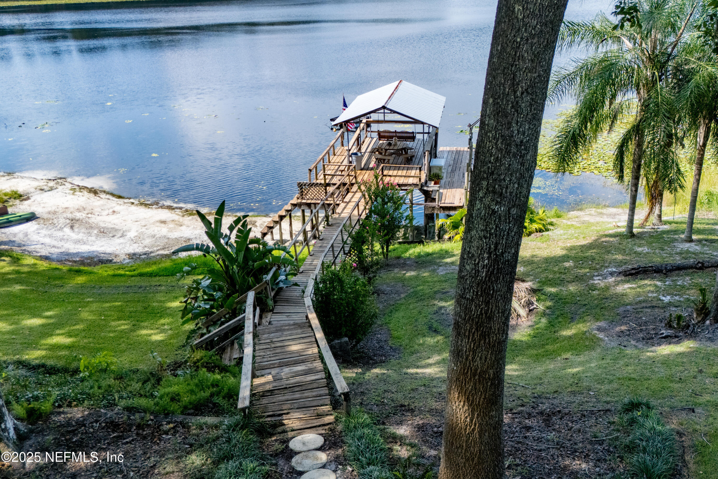 8166 Alderman Road Melrose, FL 32666 - Photo 47 of 94 a backyard of a house with lots of green space