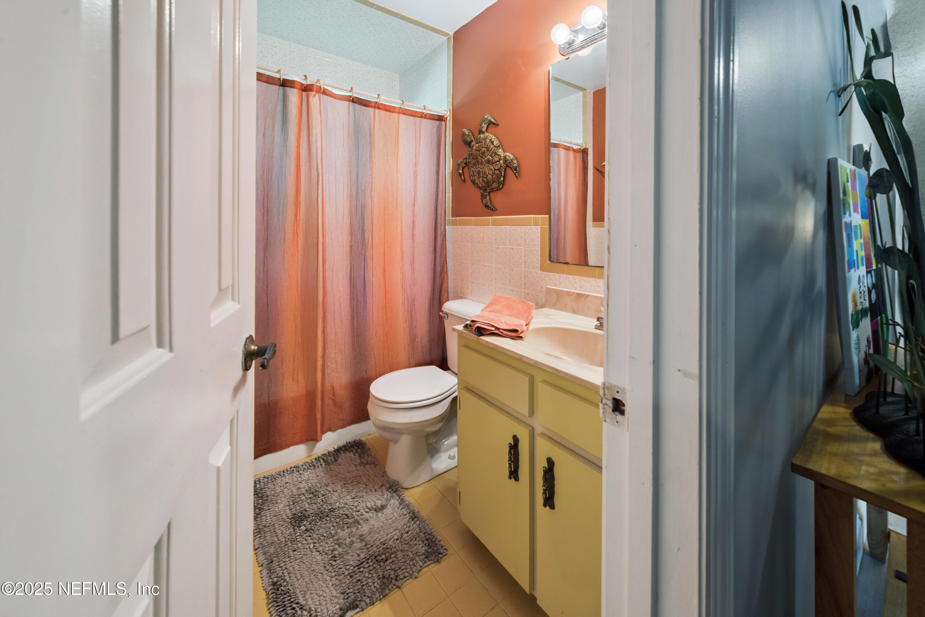 8166 Alderman Road Melrose, FL 32666 - Photo 77 of 94 a bathroom with a toilet and a shower