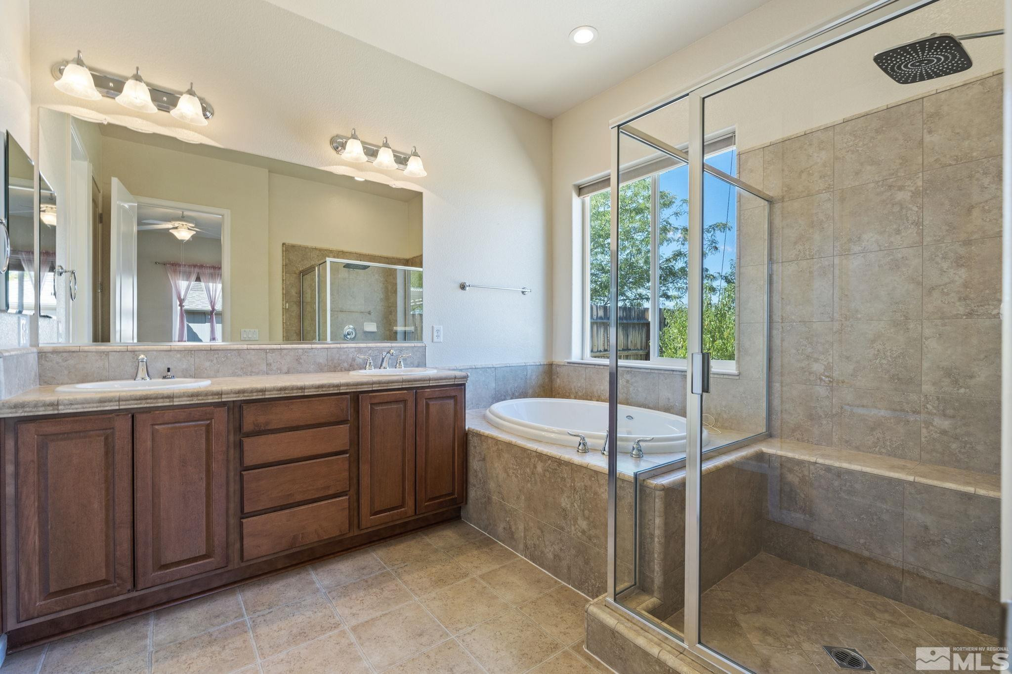 10295 Cavalry Circle Reno, NV 89521 - Photo 25 of 40 a spacious bathroom with a tub sink and mirror