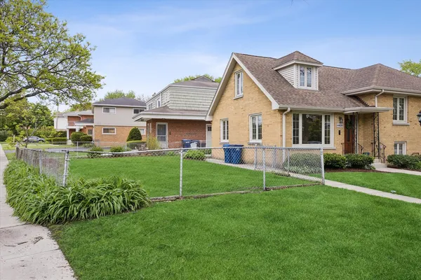 $3,200 | 4409 Clausen Avenue, Unit 4409, Western Springs, IL 60558