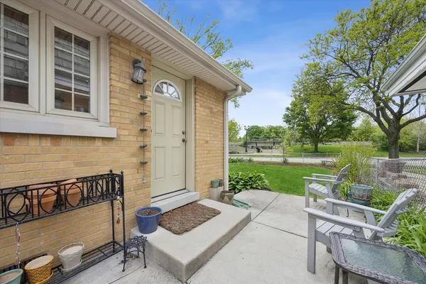 $3,200 | 4409 Clausen Avenue, Unit 4409, Western Springs, IL 60558