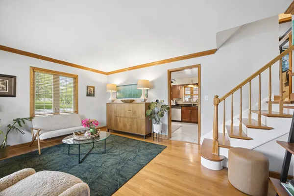 $3,200 | 4409 Clausen Avenue, Unit 4409, Western Springs, IL 60558