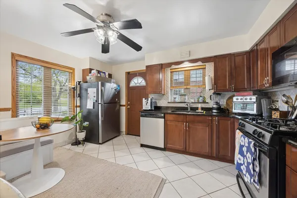 $3,200 | 4409 Clausen Avenue, Unit 4409, Western Springs, IL 60558