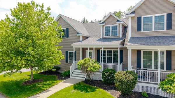 $699,900 | 2 Williamsburg Way, Unit 2, Medway, MA 02053