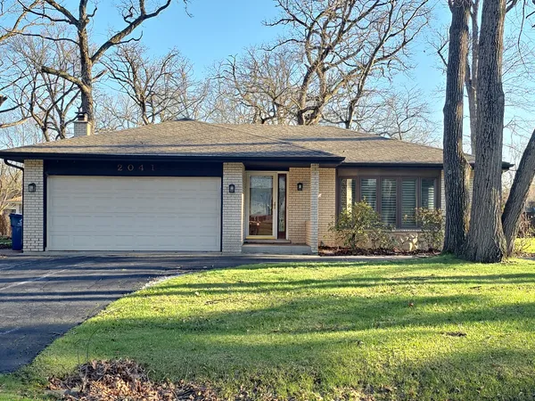$345,000 | 2041 East Gaisor Drive, Crete, IL 60417