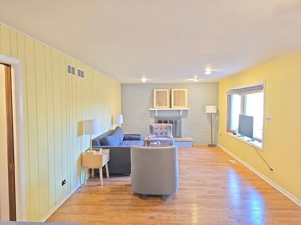 $345,000 | 2041 East Gaisor Drive, Crete, IL 60417