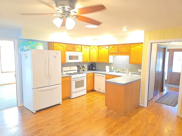 $345,000 | 2041 East Gaisor Drive, Crete, IL 60417