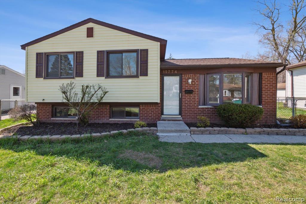 15774 Springhill Street Romulus, MI 48174 - Photo 3 of 40