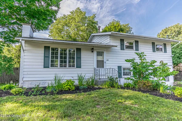 $2,900 | 297 West Circular Street, Saratoga Springs, NY 12866