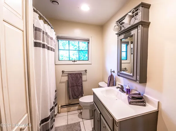 $2,900 | 297 West Circular Street, Saratoga Springs, NY 12866