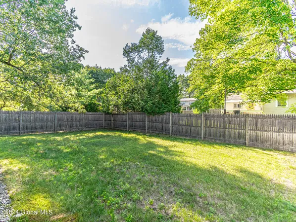 $2,900 | 297 West Circular Street, Saratoga Springs, NY 12866