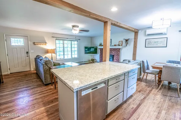 $2,900 | 297 West Circular Street, Saratoga Springs, NY 12866