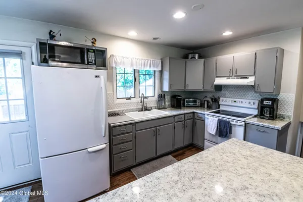 $2,900 | 297 West Circular Street, Saratoga Springs, NY 12866