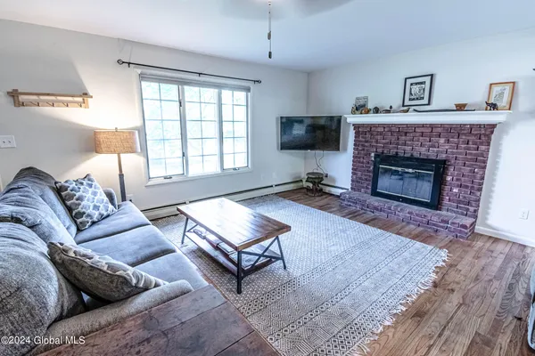 $2,900 | 297 West Circular Street, Saratoga Springs, NY 12866