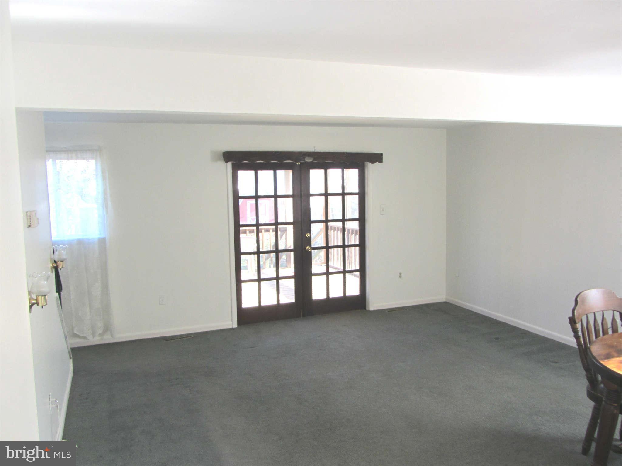 327 Laburnum Road Edgewood, MD 21040 - Photo 4 of 24 Living Room