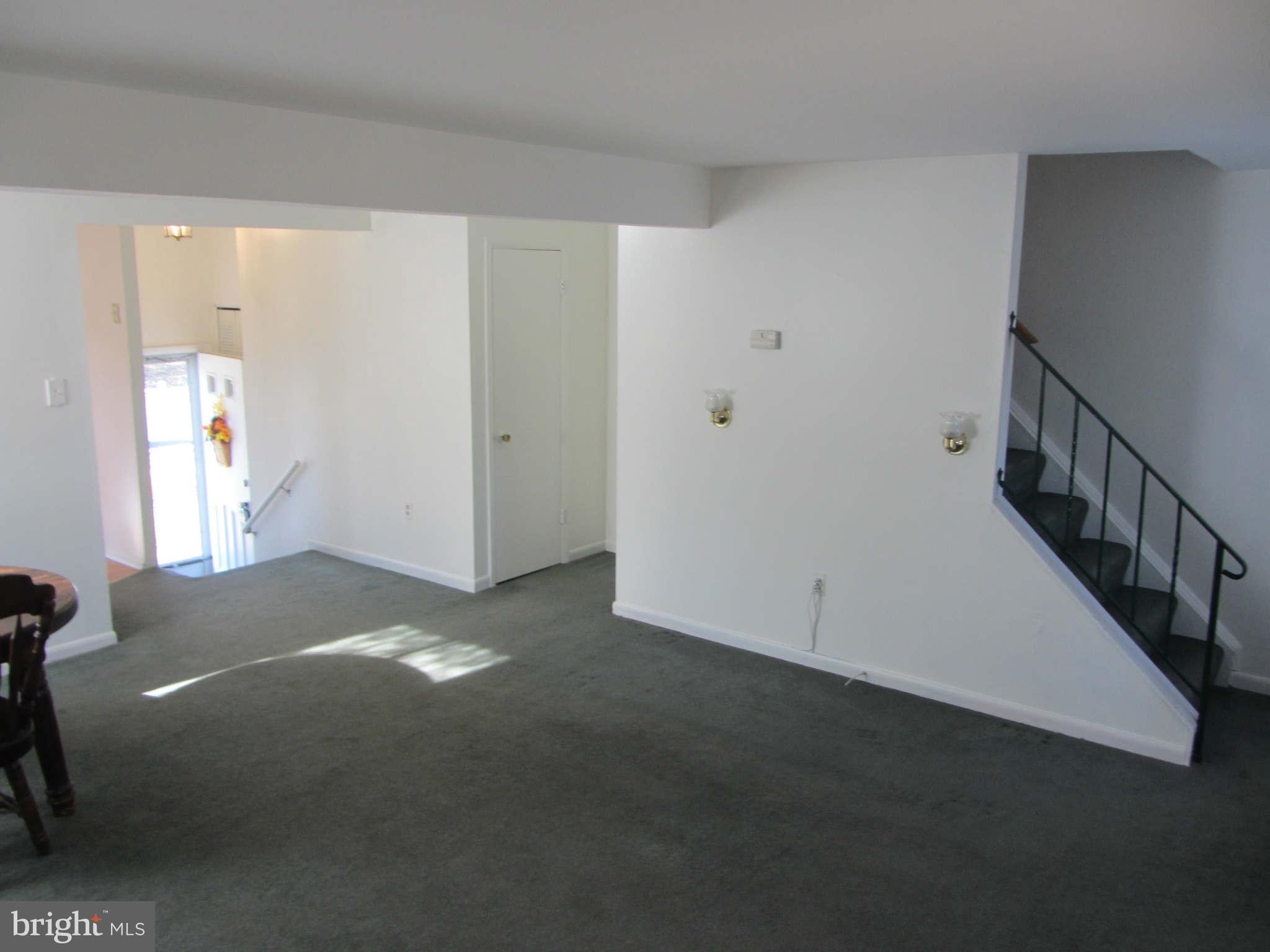 327 Laburnum Road Edgewood, MD 21040 - Photo 5 of 24 Living Room