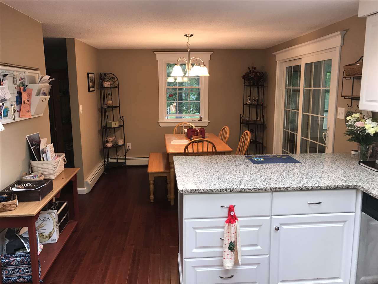 28 Gulf Road Derry, NH 03038 - Photo 5 of 24