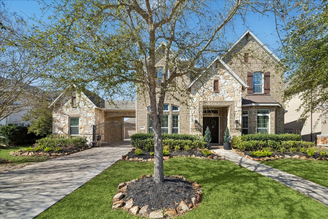 Welcome HOME to 2914 Rutherford Place Ct.  Inviting front approach featuring architectural detailing and a welcoming entry.