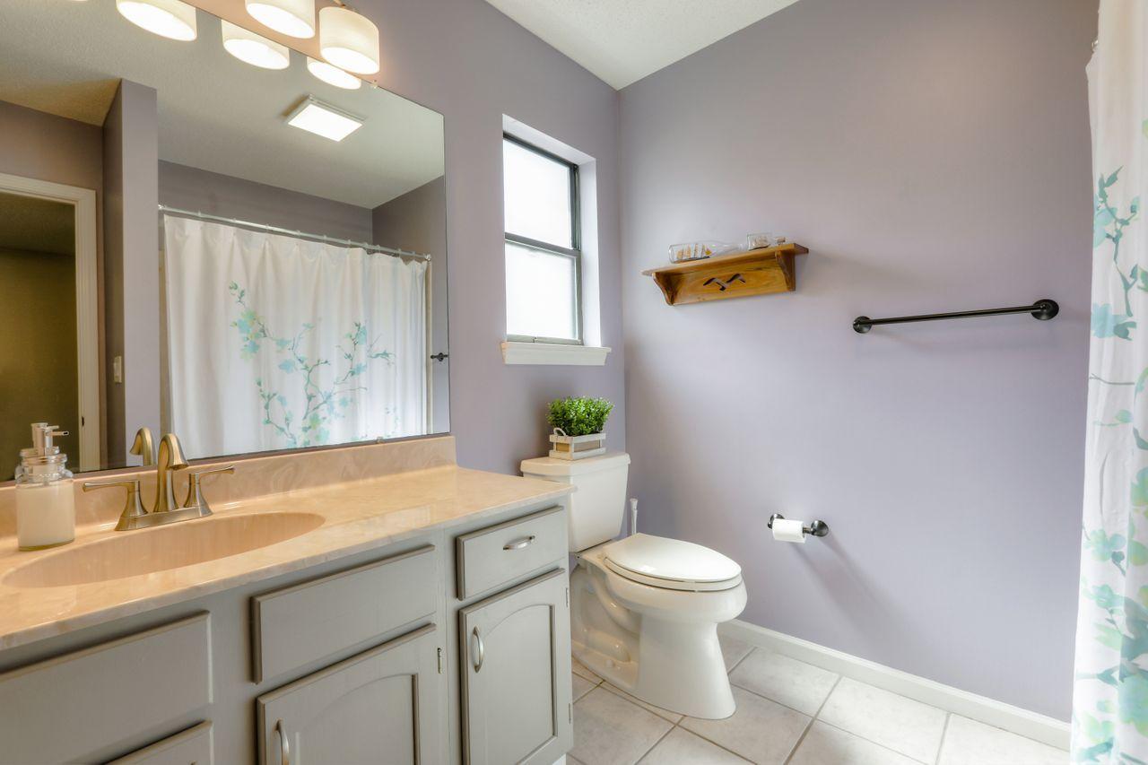 519 Springwood Way Niceville, FL 32578 - Photo 11 of 22 Guest Bathroom