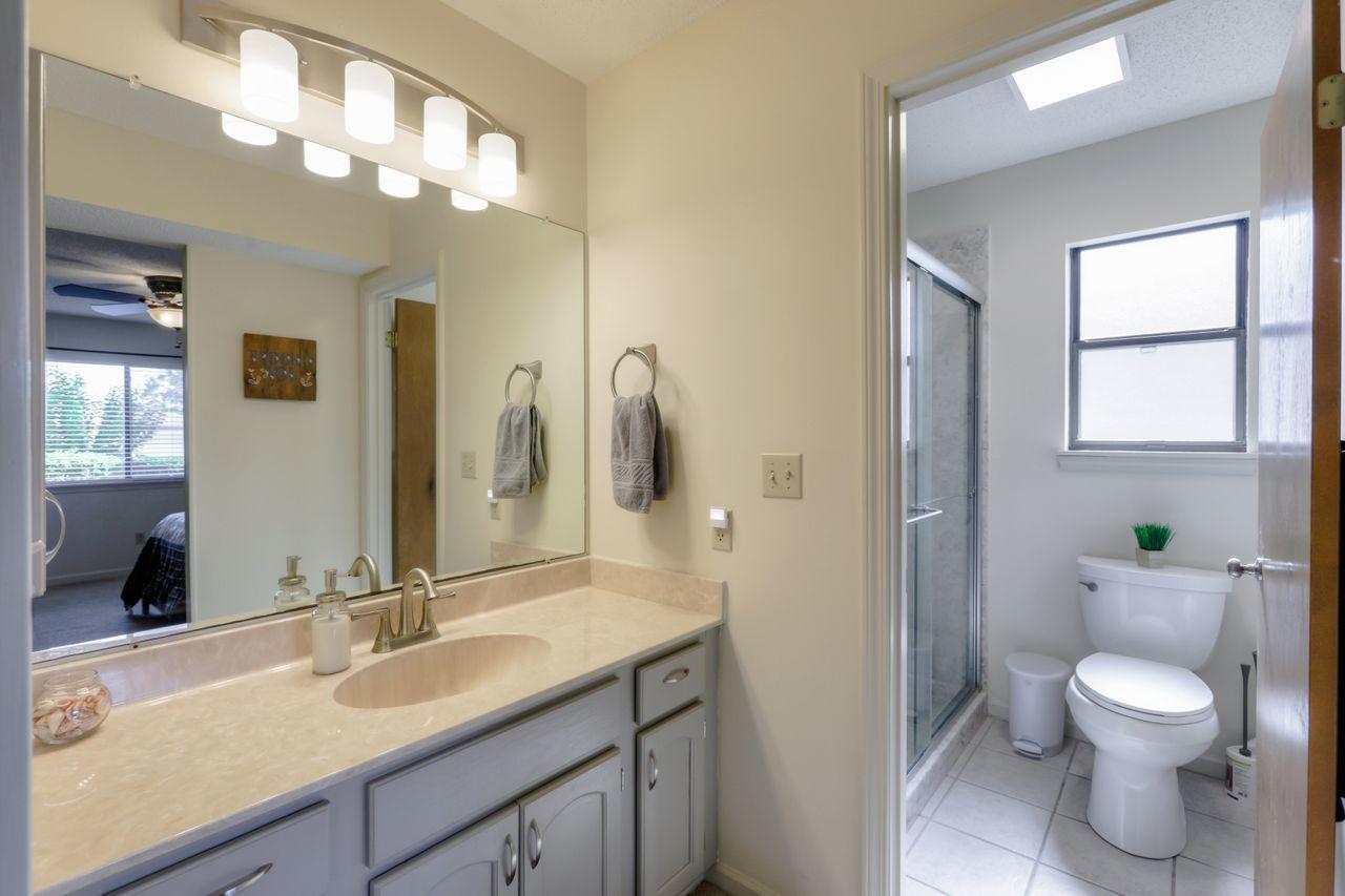 519 Springwood Way Niceville, FL 32578 - Photo 10 of 22 Master Bath