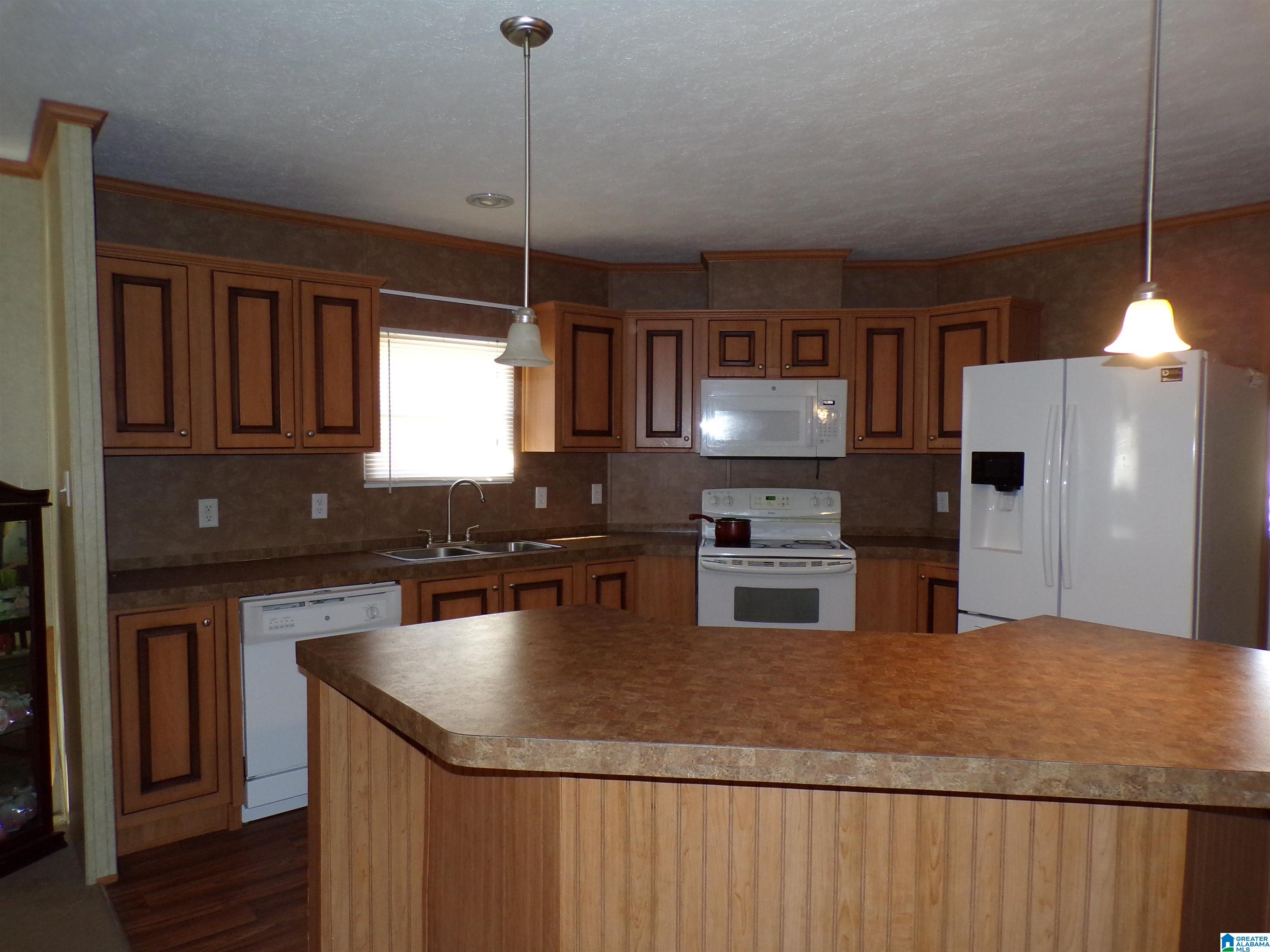 185 Thornton Circle Road Sylacauga, AL 35151 - Photo 2 of 16