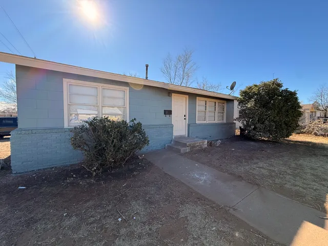 a view of a house with a yard and garage