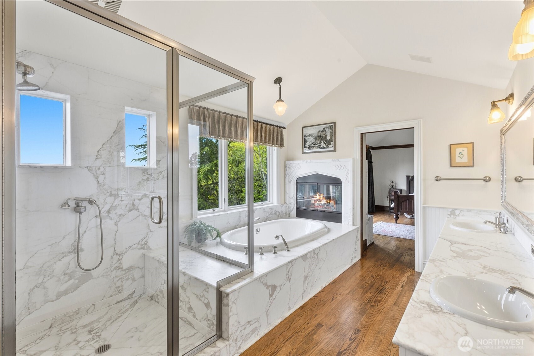 4725 West Mercer Way Mercer Island, WA 98040 - Photo 26 of 40