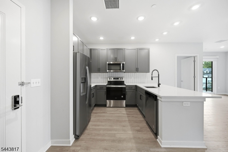 175 Morris Street, Unit 309 Morristown, NJ 07960 - Photo 4 of 23