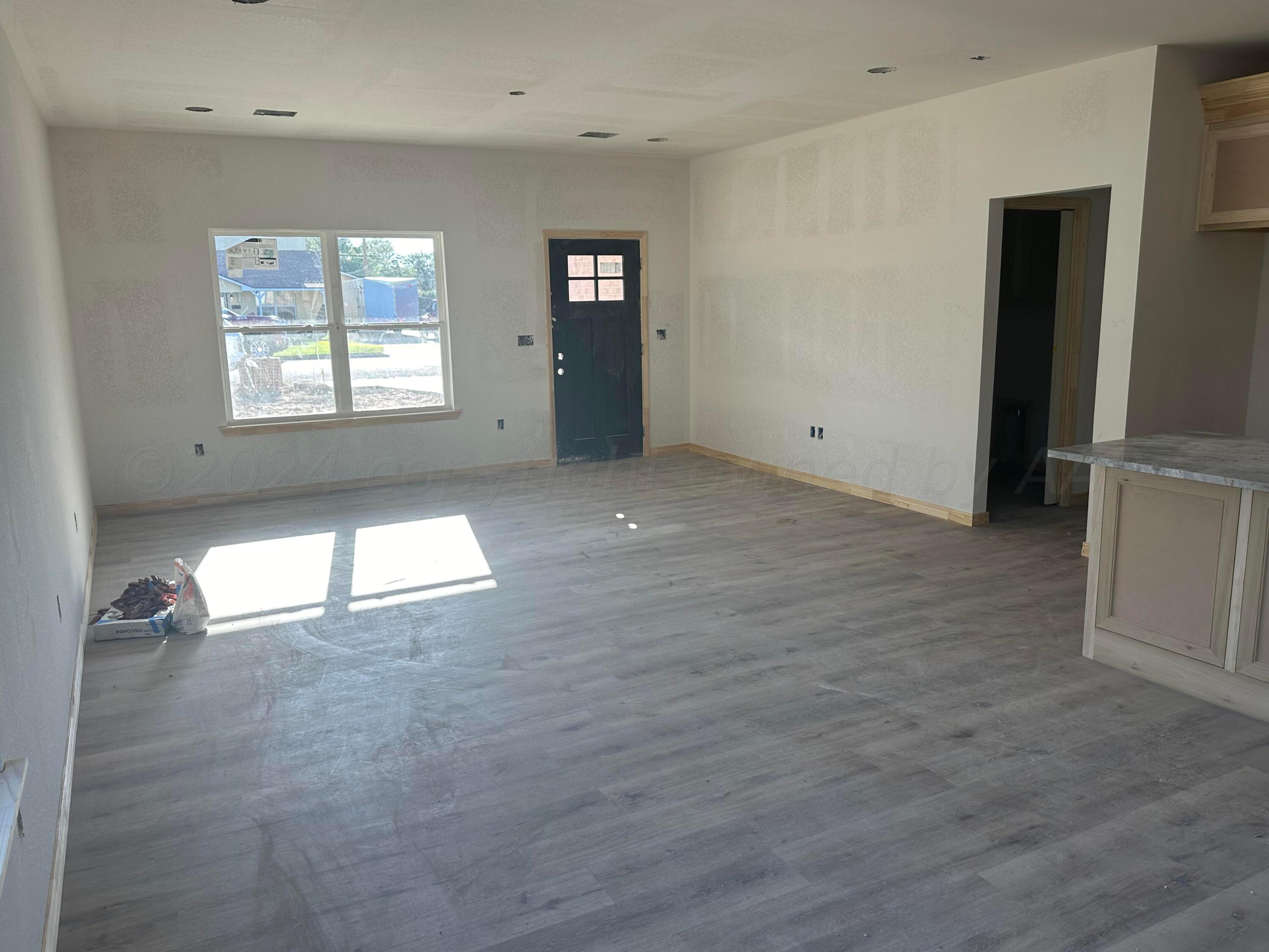 4104 Crockett Street Amarillo, TX 79110 - Photo 2 of 11 Living Room 1
