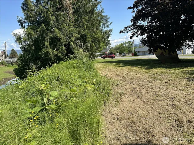 $70,000 | 124 Columbia Street, Sumas, WA 98295