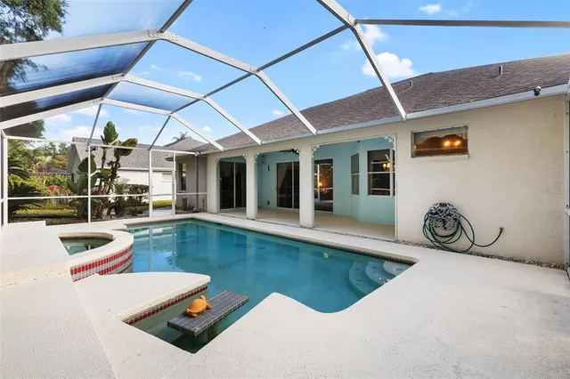 a view of a house with backyard