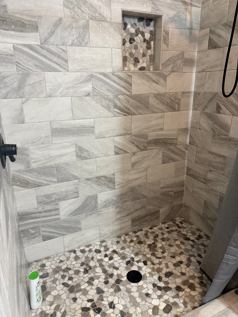 3530 Grape Creek Road Murphy, NC 28906 - Photo 22 of 53 a bathroom with a shower