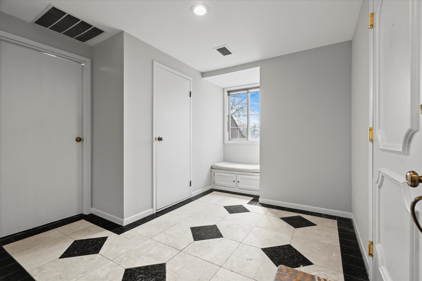 5808 Wolf Road, Unit 3 Western Springs, IL 60558 - Photo 3 of 26