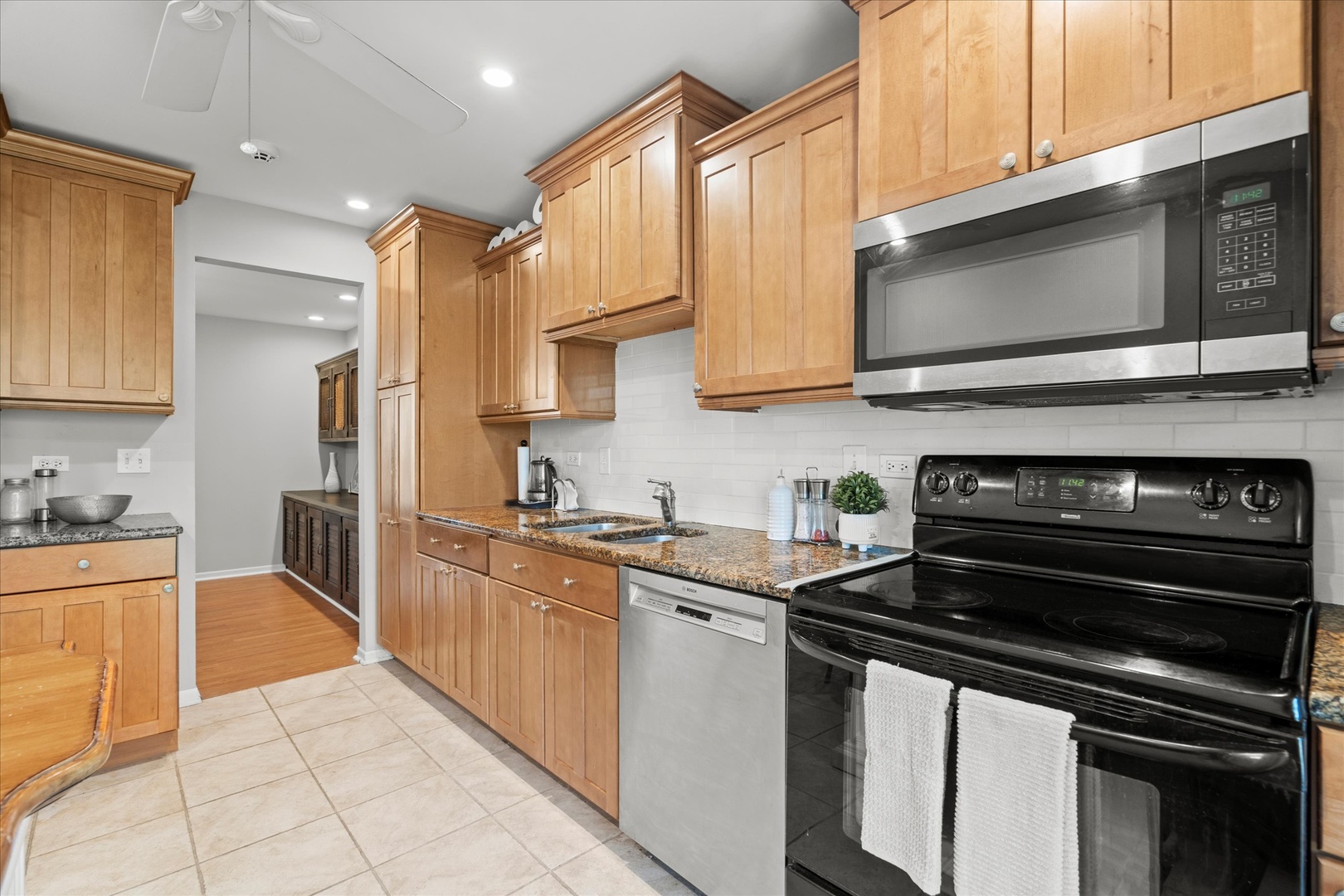 5808 Wolf Road, Unit 3 Western Springs, IL 60558 - Photo 7 of 26