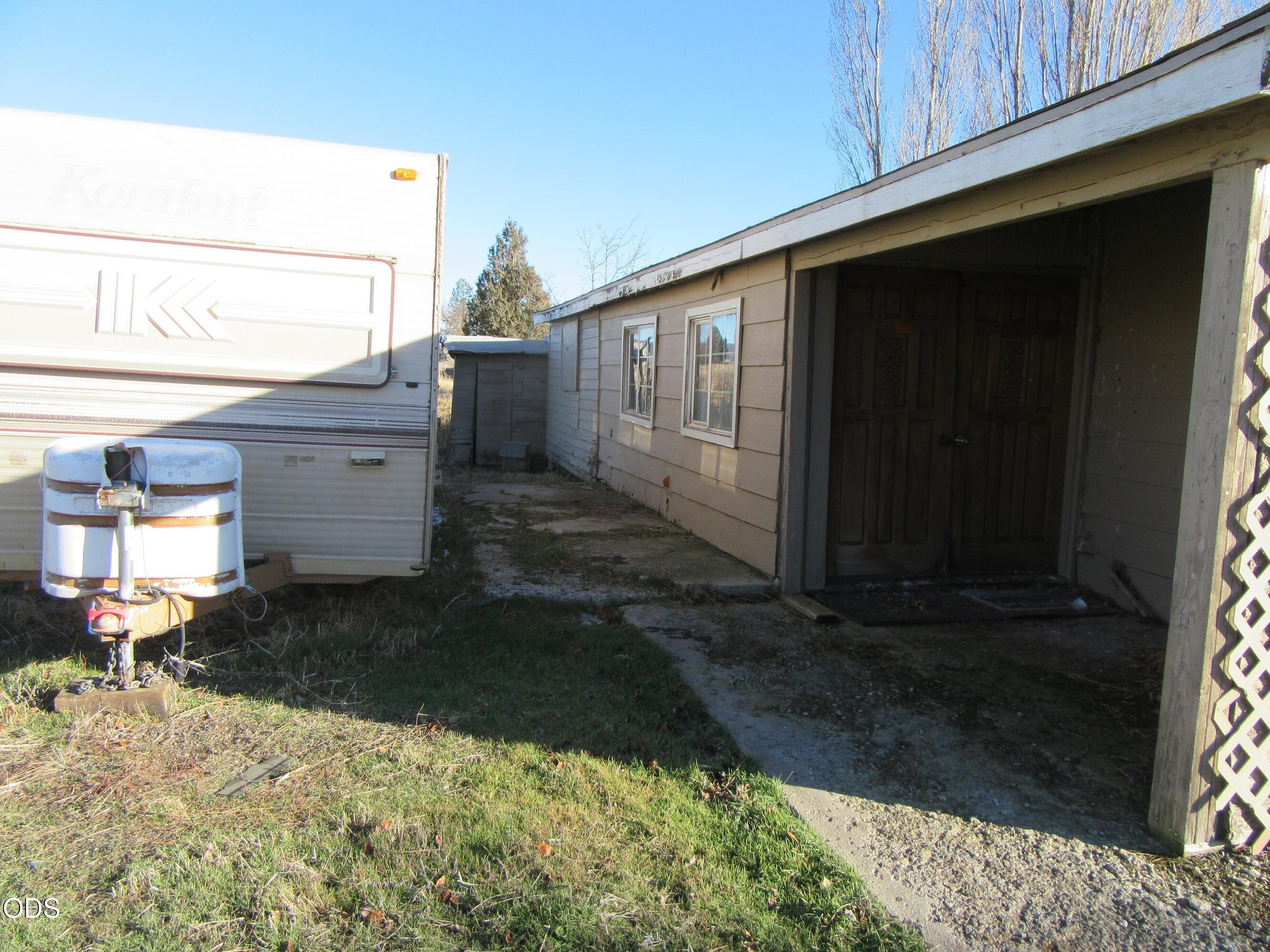 9805 East Langell Valley Road Bonanza, OR 97623 - Photo 28 of 41 a view of a backyard of the house