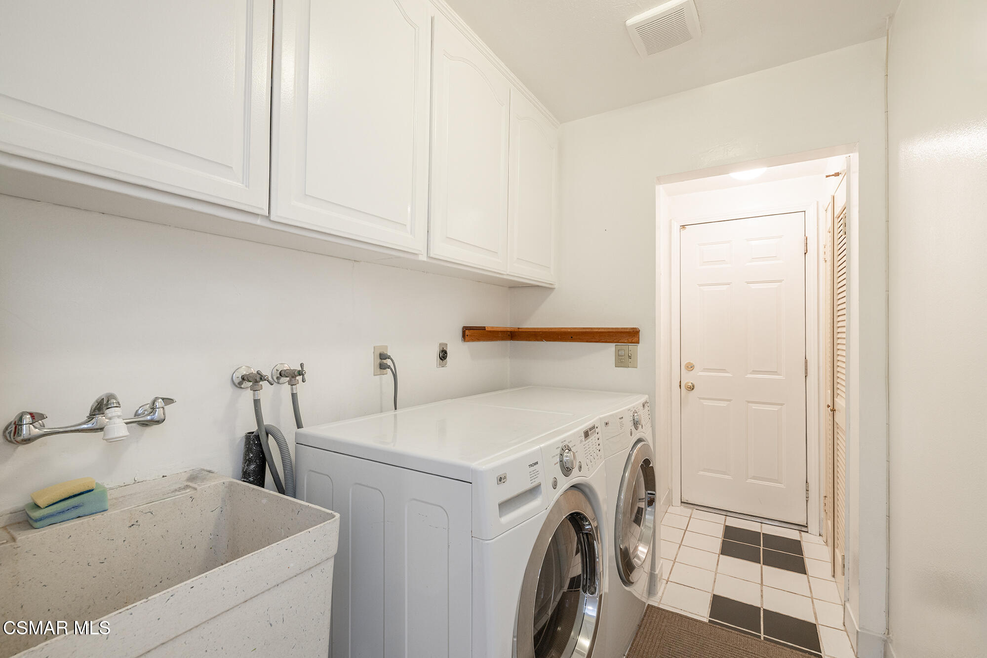 896 Weaver Street Simi Valley, CA 93065 - Photo 22 of 26 Weaver22