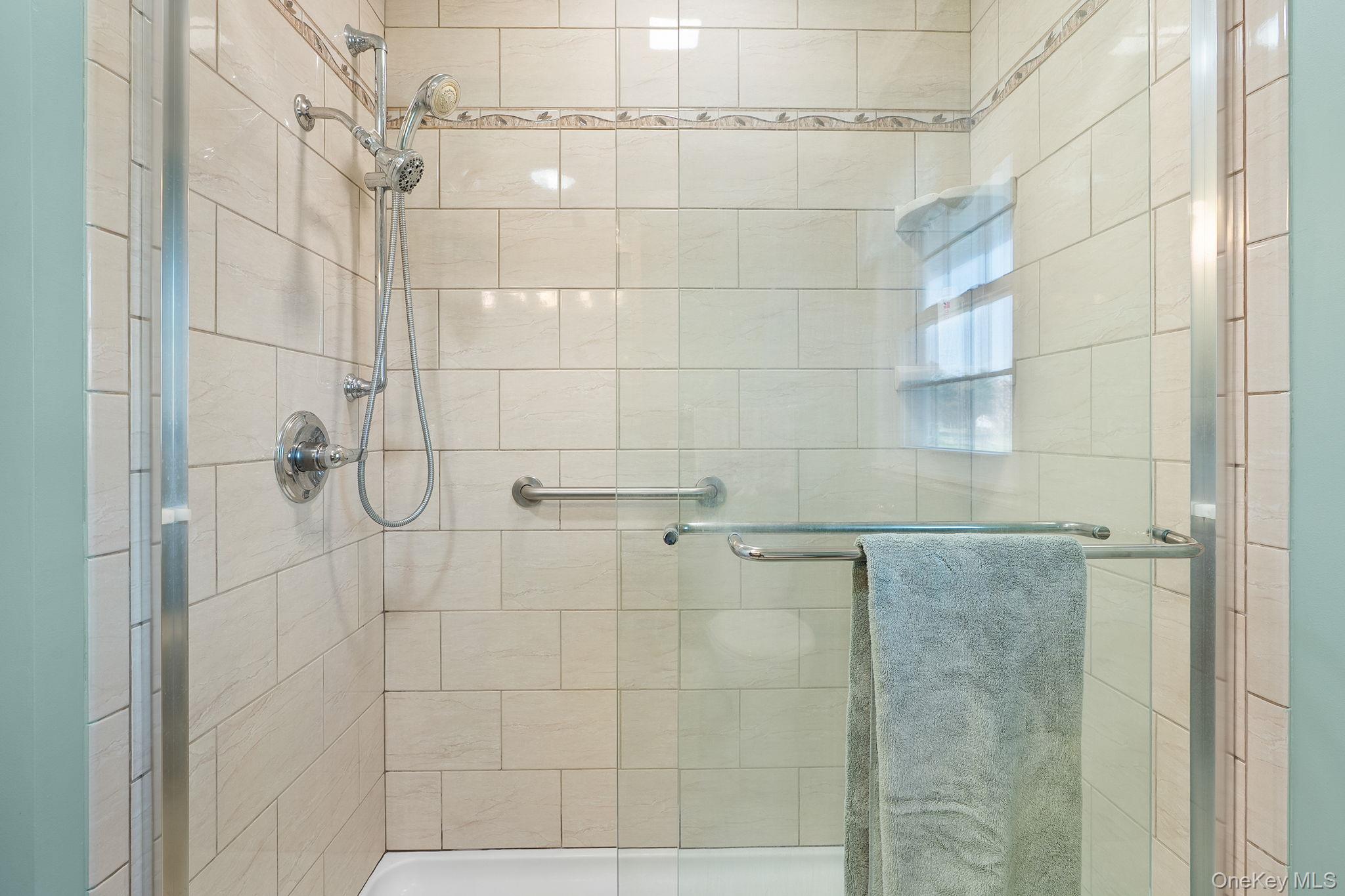 54 Aylesbury Court, Unit B Ridge, NY 11961 - Photo 11 of 22