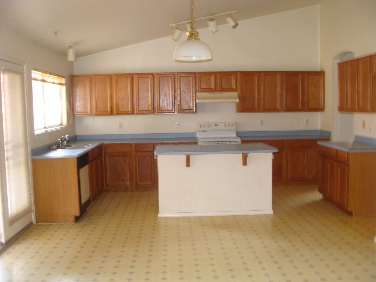 1820 East Darrel Road Phoenix, AZ 85042 - Photo 3 of 25 03