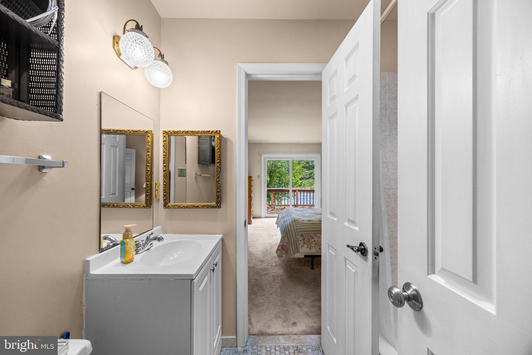 356 Severn Road Annapolis, MD 21401 - Photo 45 of 86 Shared bath servicing Primary and bedroom #1