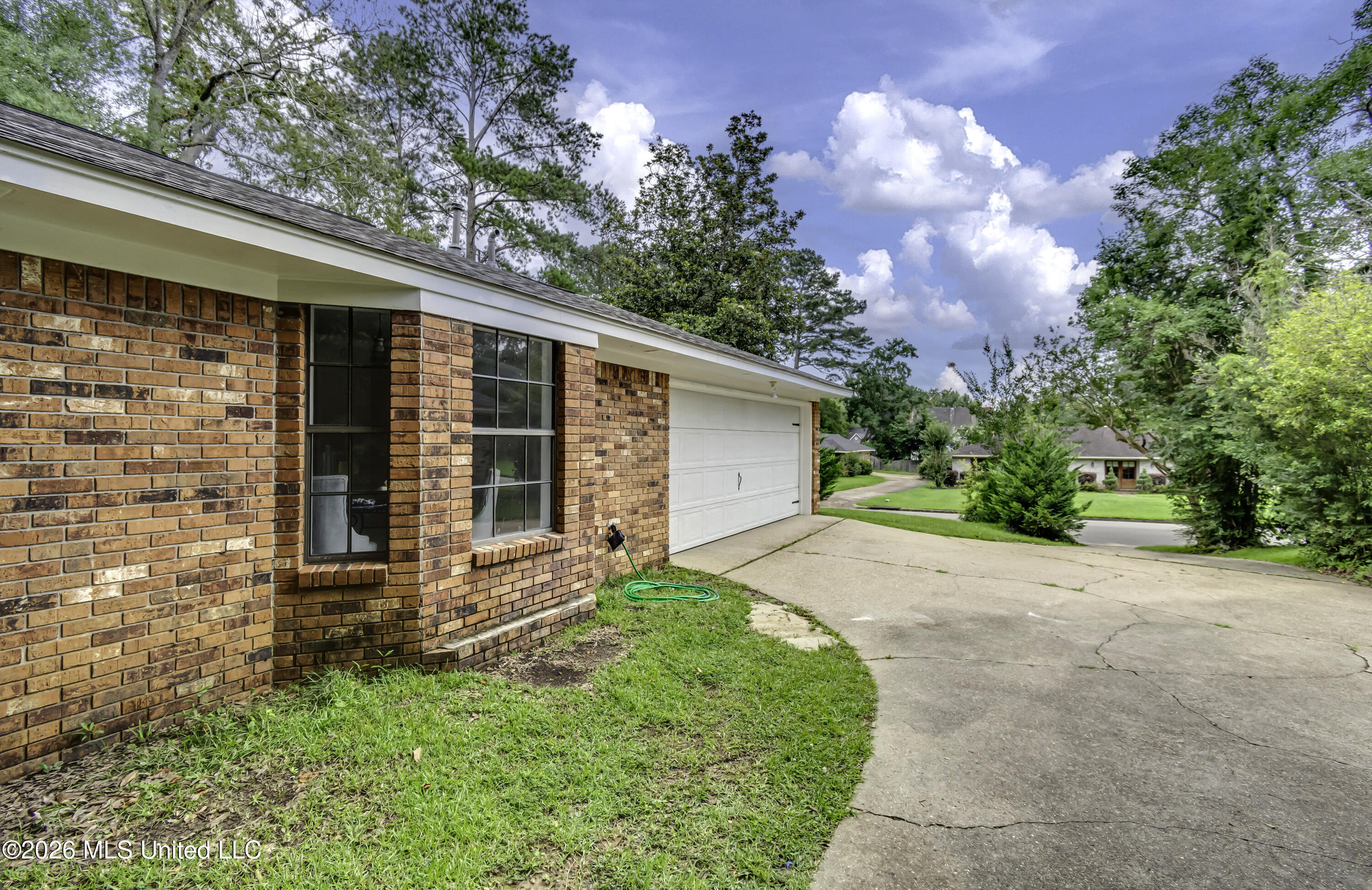 9 Treeway Drive Brandon, MS 39042 - Photo 9 of 57 9 Treeway Dr--10