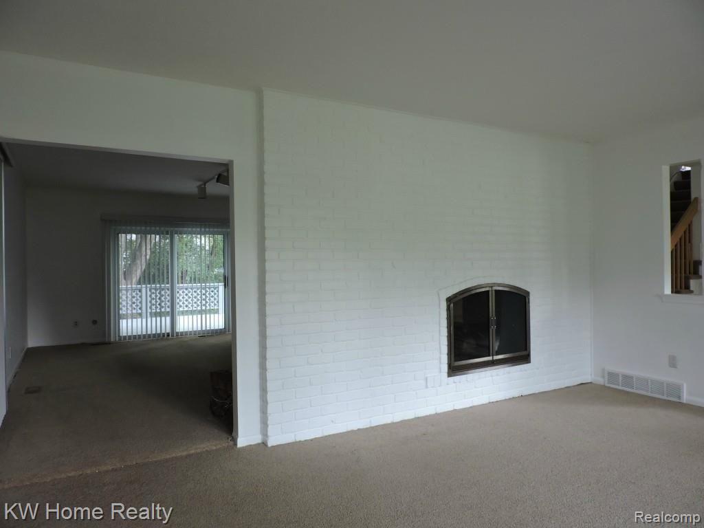 7163 Stonebrook Road West Bloomfield, MI 48322 - Photo 12 of 46 LivingRm to Deck.jpg
