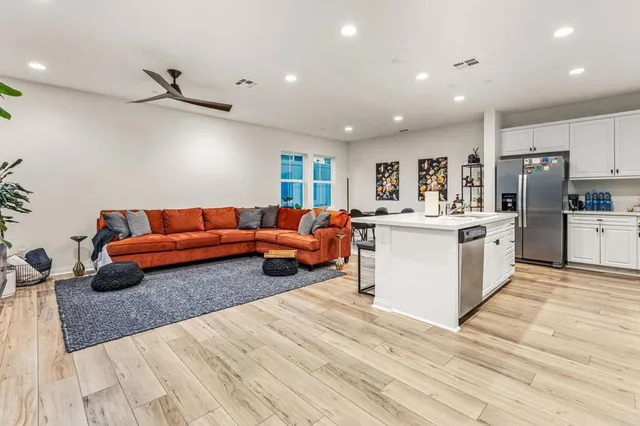 $840,000 | 506 Willowmore Street, Vista, CA 92081