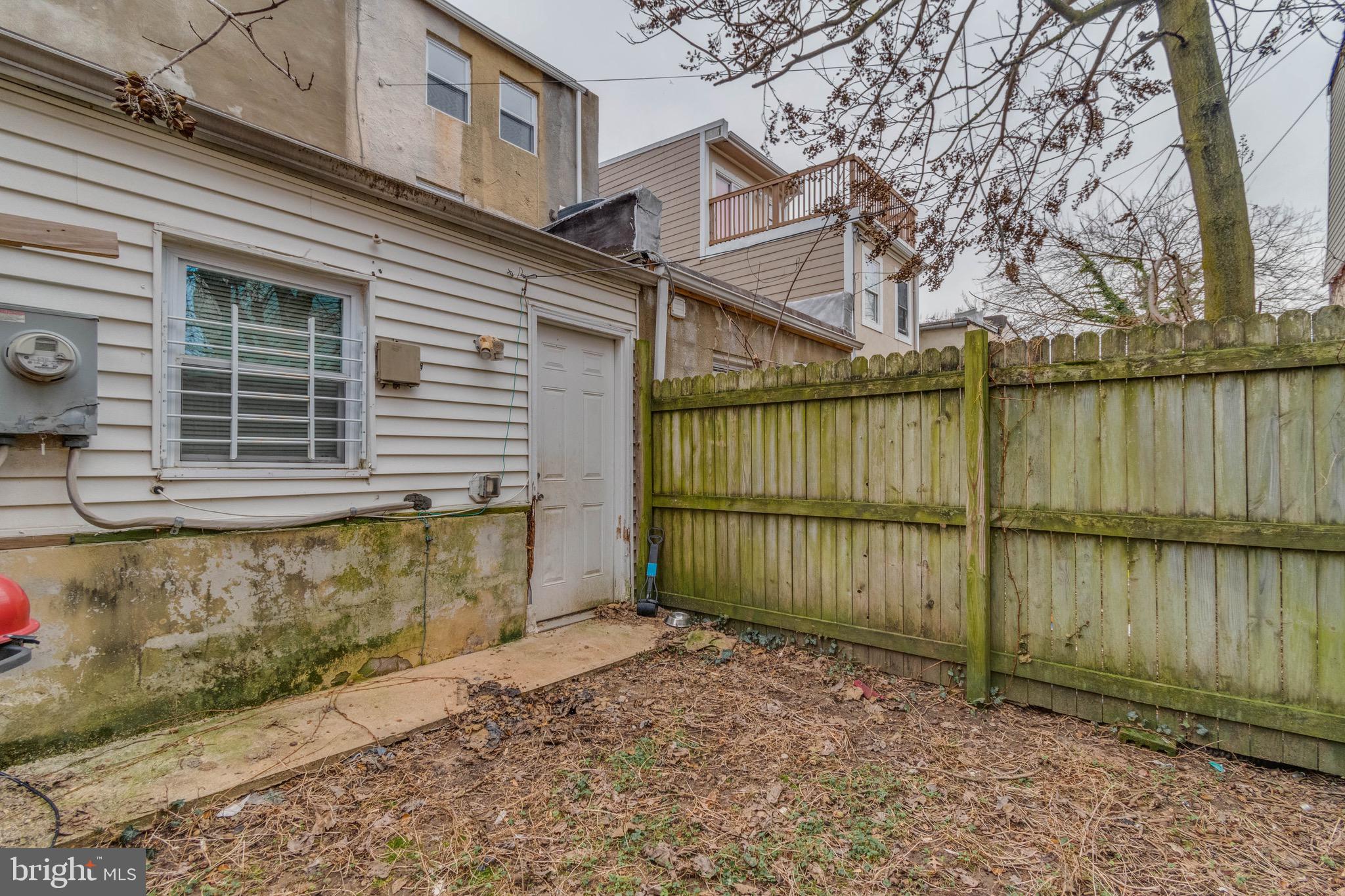 206 South Stricker Street Baltimore, MD 21223 - Photo 18 of 18 Fenced in backyard.