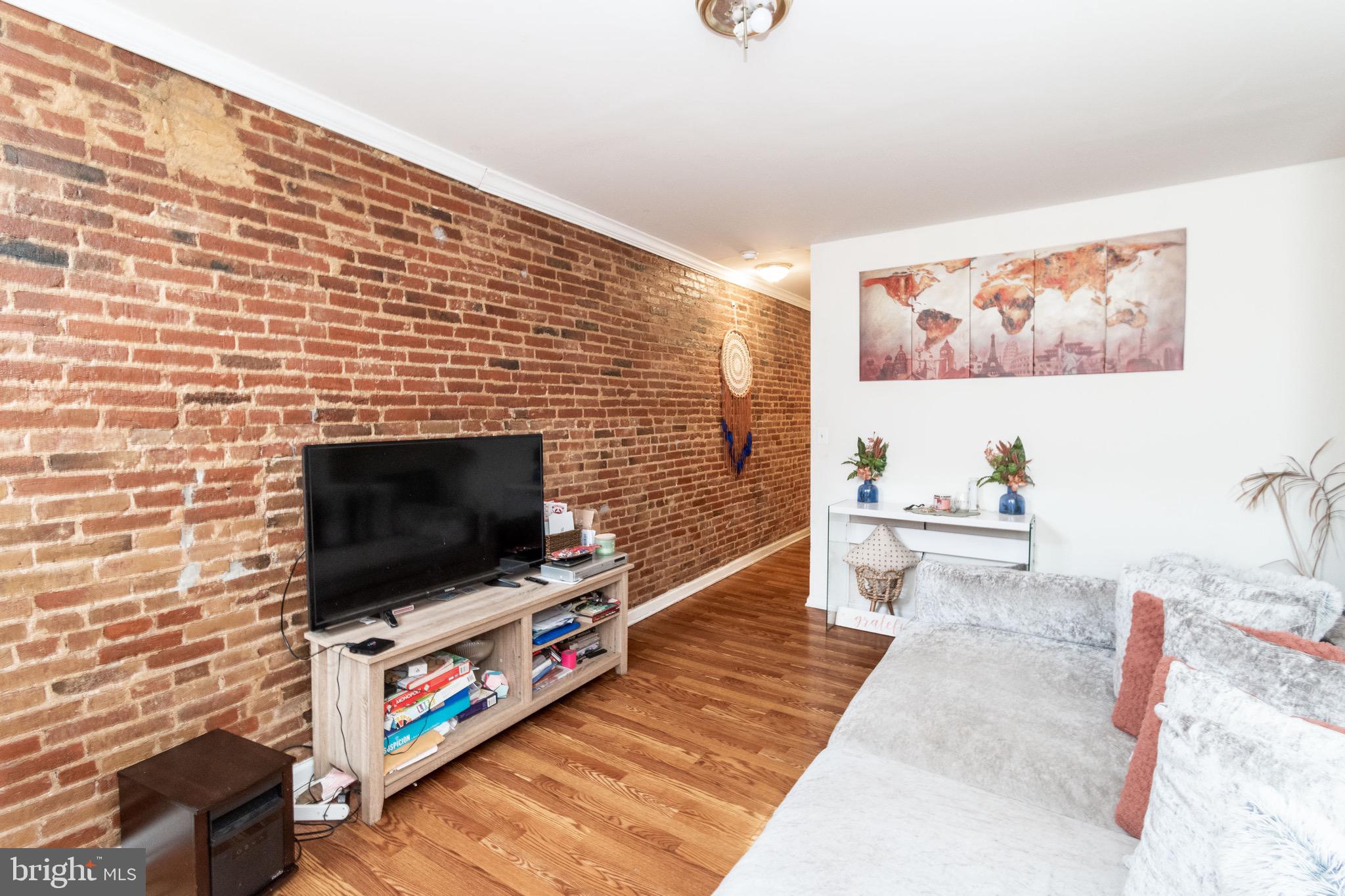 206 South Stricker Street Baltimore, MD 21223 - Photo 4 of 18 Showcasing the beautiful brick wall.