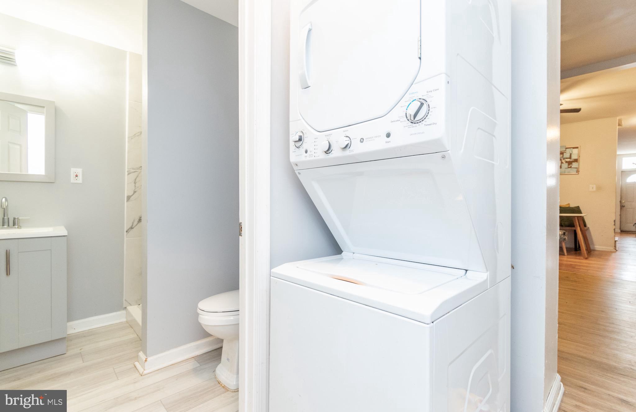 206 South Stricker Street Baltimore, MD 21223 - Photo 8 of 18 Second level stackable washer/dryer & full bath.
