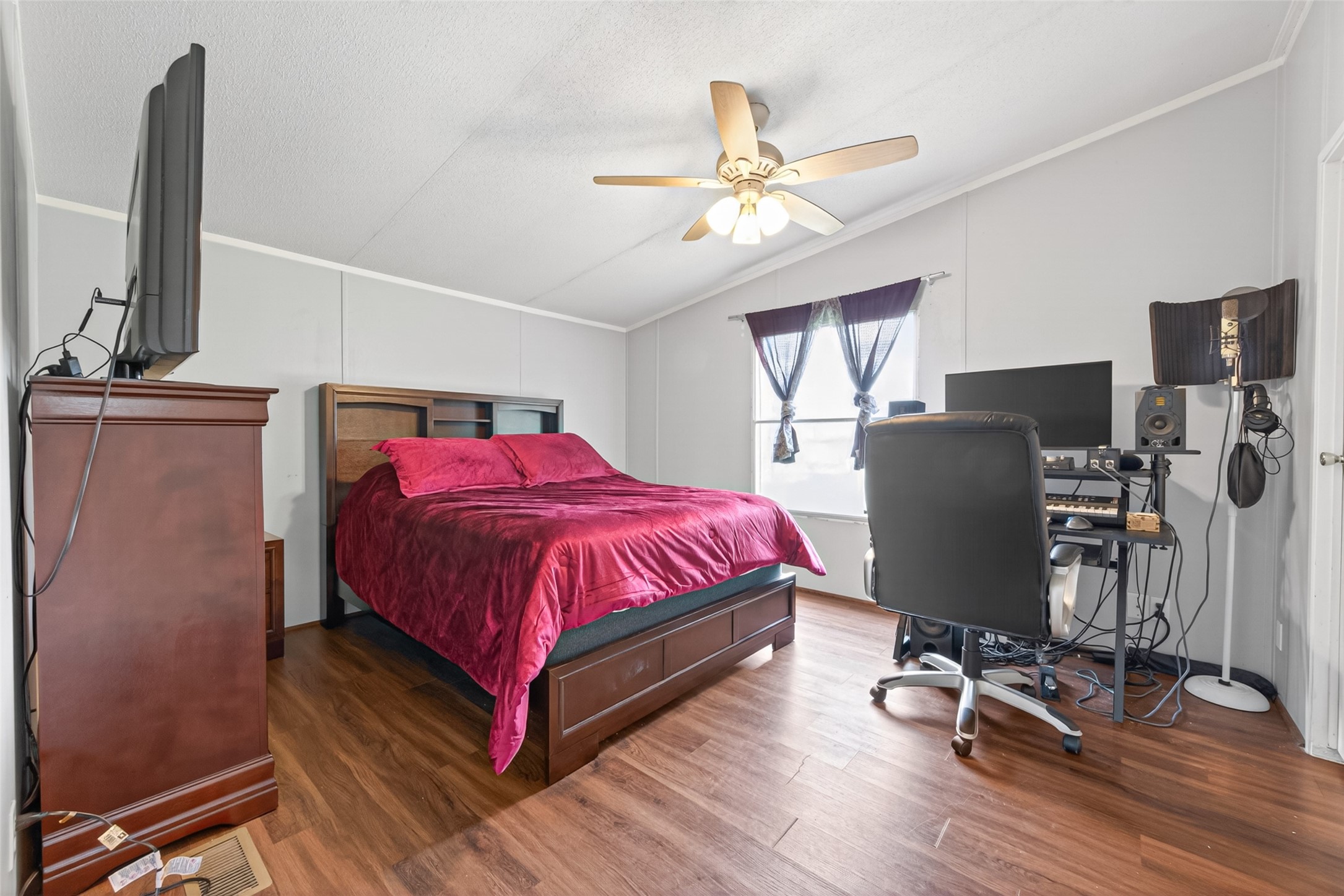 16572 River Ranch Drive Conroe, TX 77302 - Photo 13 of 18 a bed room with a bed and a chair