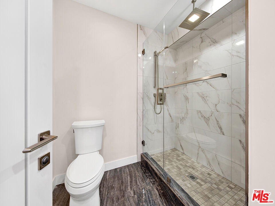 1325 Valley View Road, Unit 201 Glendale, CA 91202 - Photo 27 of 36