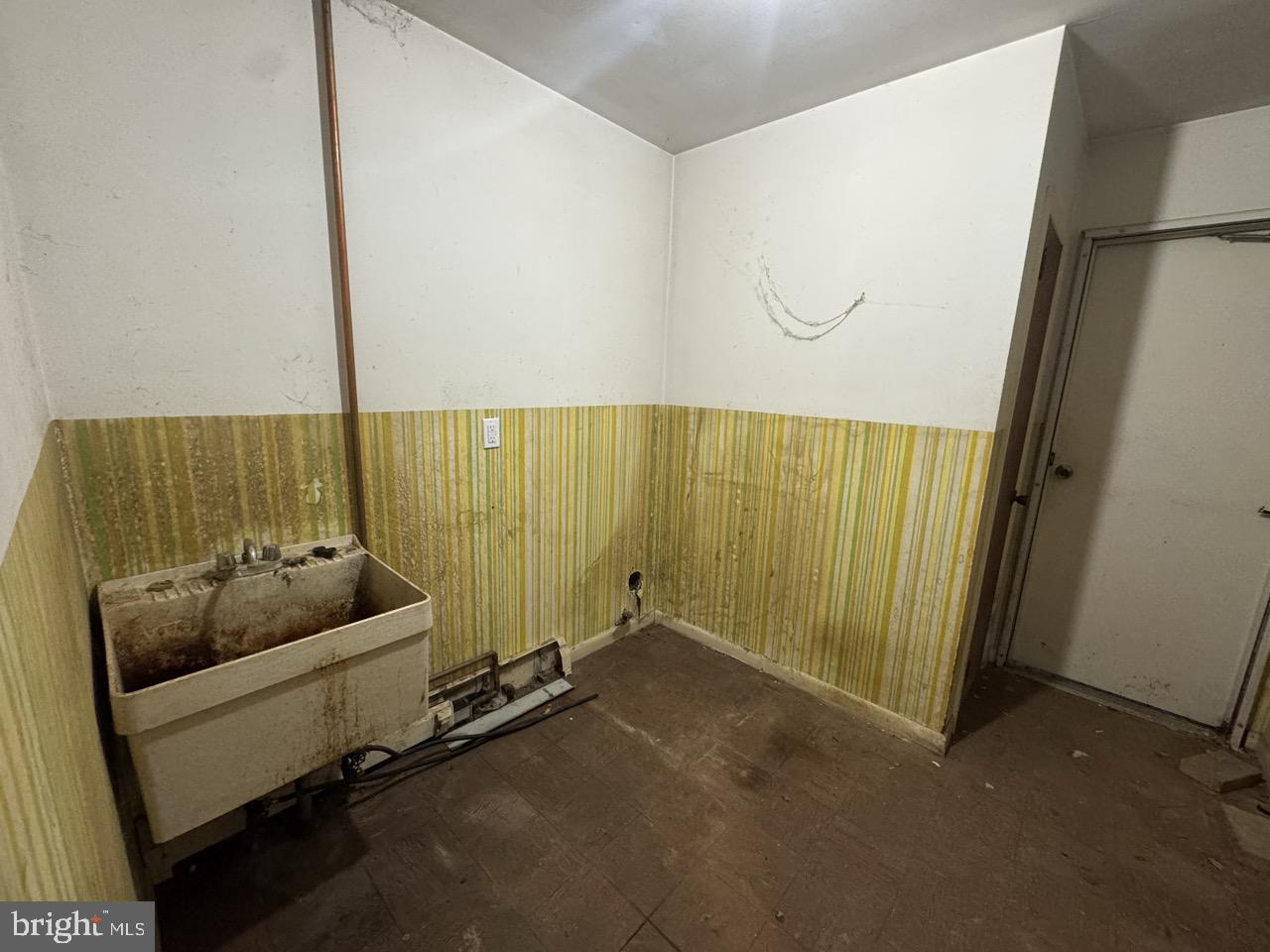 262 Centennial Road Warminster, PA 18974 - Photo 15 of 37 Laundry Area (off HG)