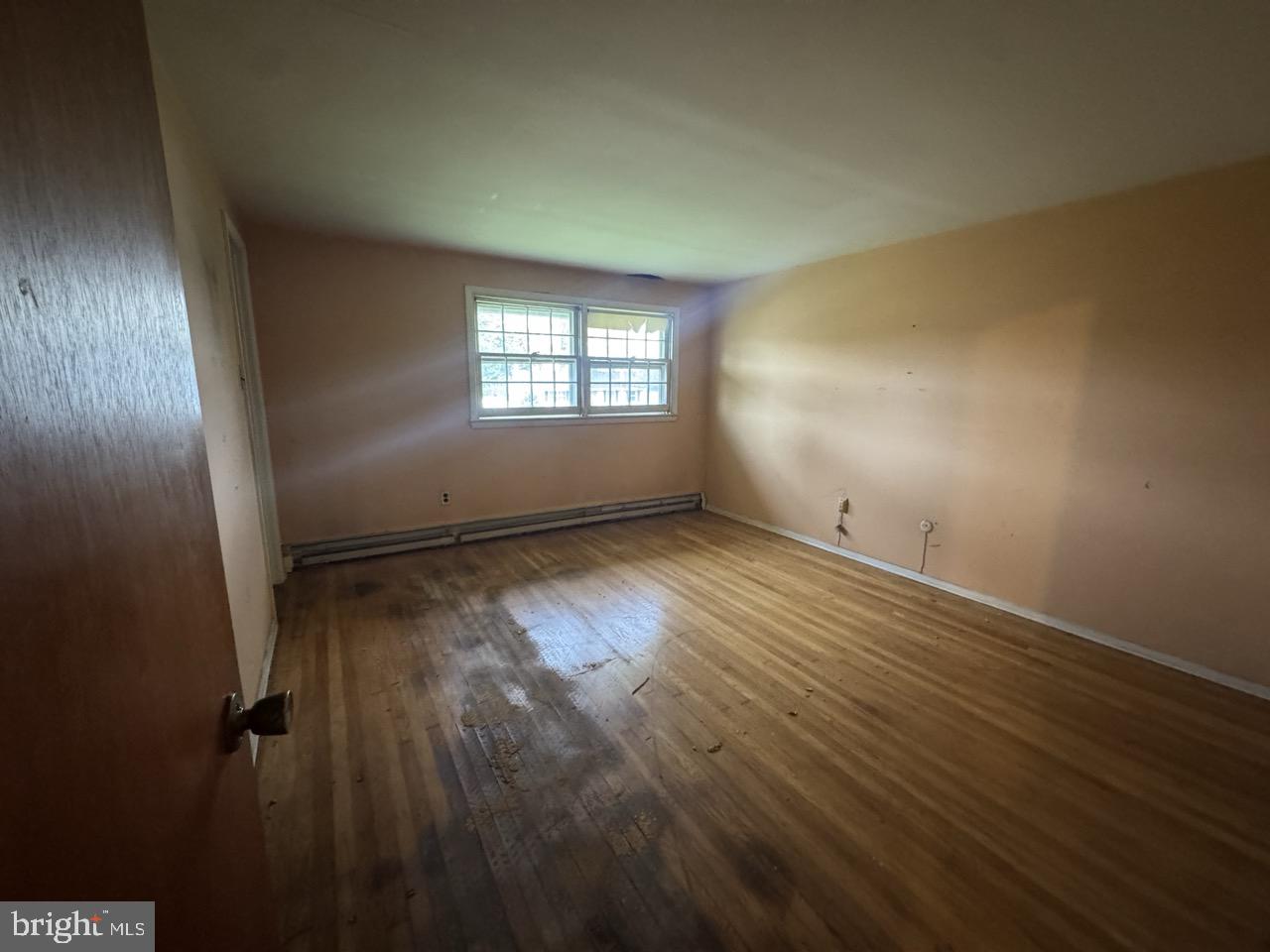 262 Centennial Road Warminster, PA 18974 - Photo 26 of 37 1st Bedroom with en-suite bath